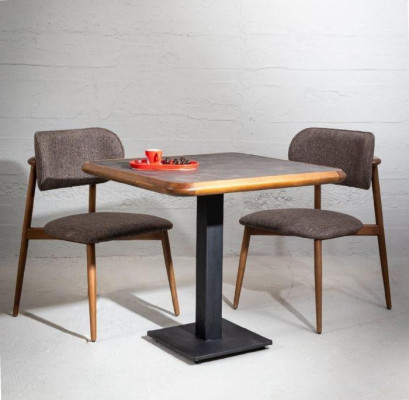 Country house style 5 pieces. Dining room set: wooden table with comfortable chairs