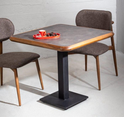 Country house style 5 pieces. Dining room set: wooden table with comfortable chairs