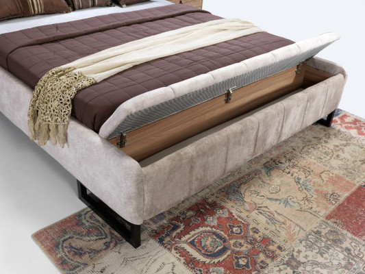 Elegant bedroom furniture set in minimalist Italian design