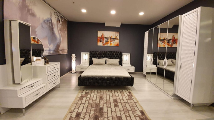 Elegant Chesterfield bedroom set in black and white