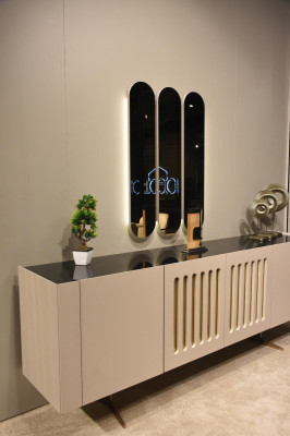 Luxurious Dining room Set Dining table + 6x Chairs + Sideboard with Mirror