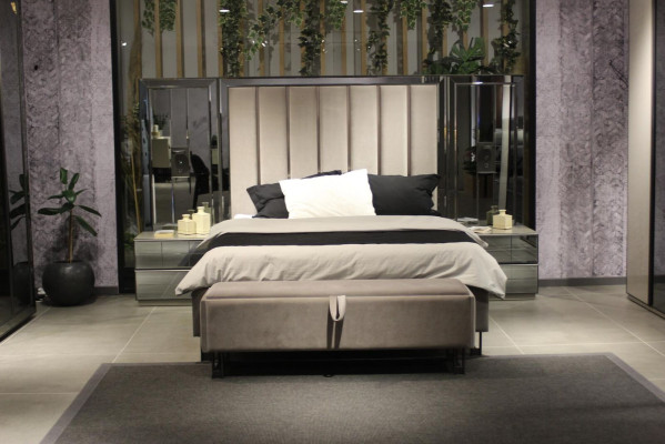 exclusive s Luxurious Bedroom Set: Bed, 2 Bedside tables & Stool