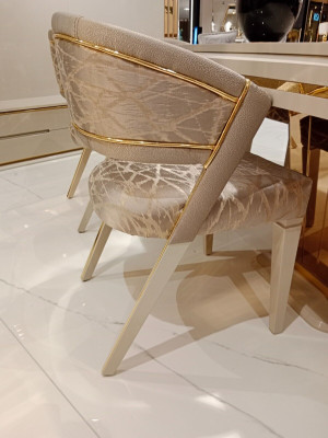 Luxurious 6x Chairs Clear lines and elegance complement any interior