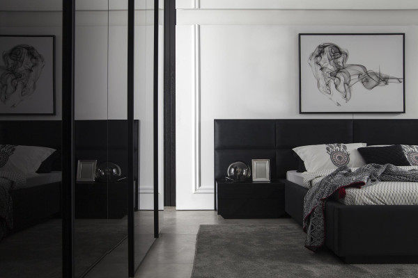 Bedroom Suite 4 pcs. in Black luxury suite with storage space new