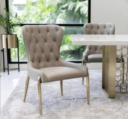Beige Chesterfield Single Seater Metal Chair Luxurious Dining Chairs Modern Chair