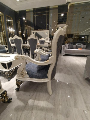 Luxurious Living room Set 2x 3-Seater Sofas, two armchairs and Coffee table