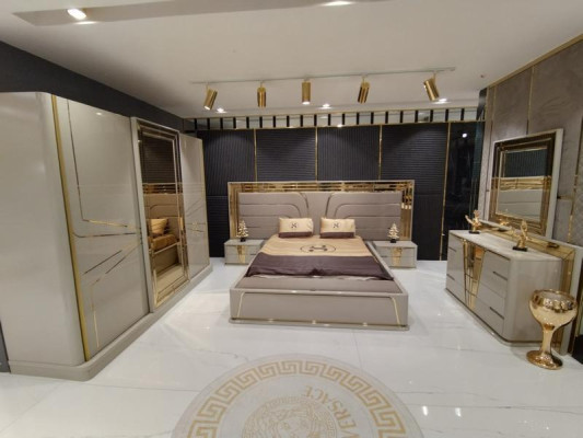 Bedroom Complete's Bed 2x Bedside tables Wardrobe Chest of drawers with Mirror