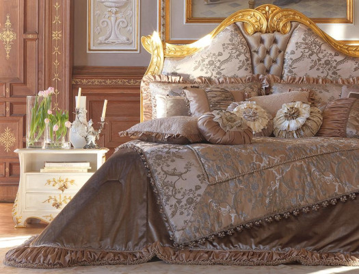 Luxurious Chesterfield style headboard for your bed