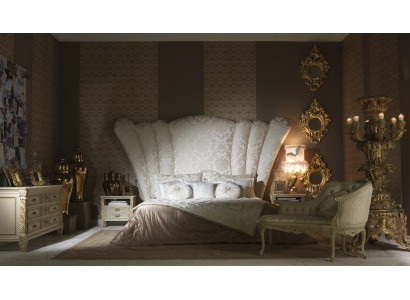 Chesterfield Large Bed Headboard Bed Upholstery Hotel Bed Color White Classic