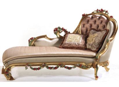 Luxurious chaise longue with decorative n carvings
