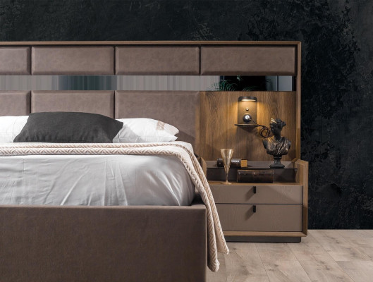 Luxurious Bedroom Set Brown Double bed 2x Bedside tables 3pcs new