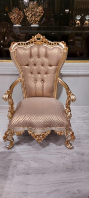 Classic Baroque Rococo Chesterfield 5 pieces. Coffee table beige sofa furniture