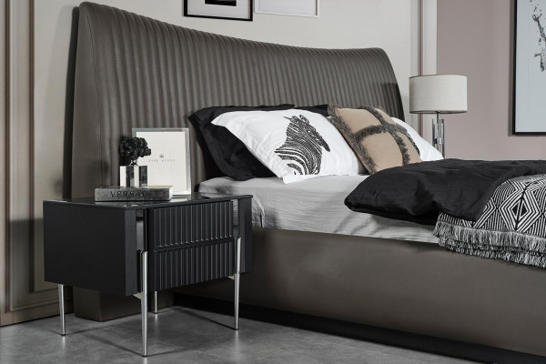 Luxurious Bedroom Double bed 2x Bedside tables Wardrobe 4pcs