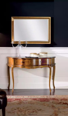 Luxurious Console table from Wood in the Bedroom Classic brown Lamp