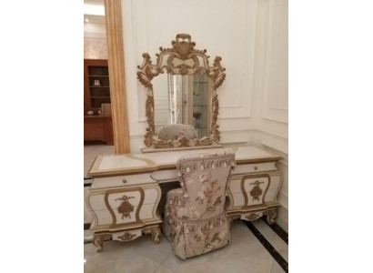 Rococo dressing table with magnificent carvings and gilding