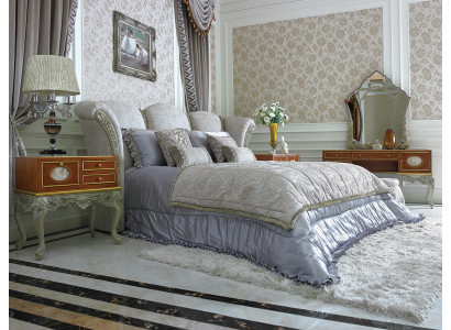 Elegant double bed in Classic n style with handmade carvings