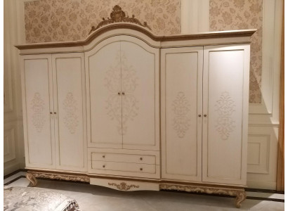 Elegant bedroom wardrobe with 6 doors and 2 pull-out drawers