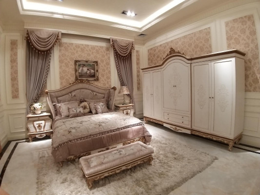 Elegant bedroom wardrobe with 6 doors and 2 pull-out drawers