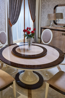 Modern furniture set of round dining table and 4 chairs
