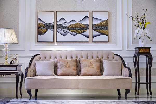 A striking and contrasting 3+2 sofa in Chesterfield style