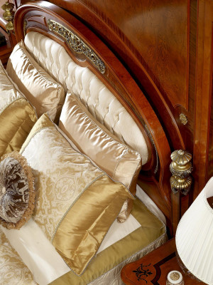 Complete's Bedroom Luxury Designer Antique Style Bed Dressing table Bedside tables