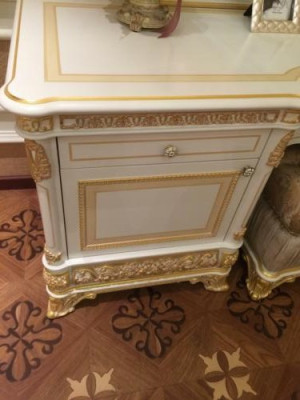 Classic Furniture Bedroom Set Bed Bedside table Chest of drawers Mirror