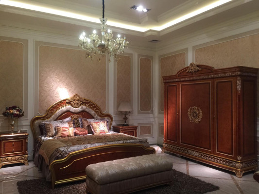 Magnificent 7-piece bedroom set with elaborate carvings