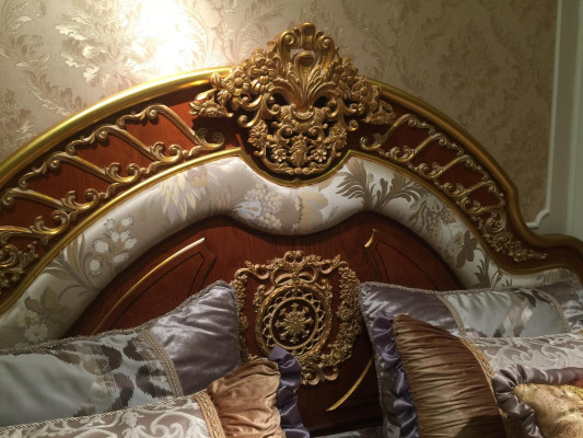 Magnificent 7-piece bedroom set with elaborate carvings