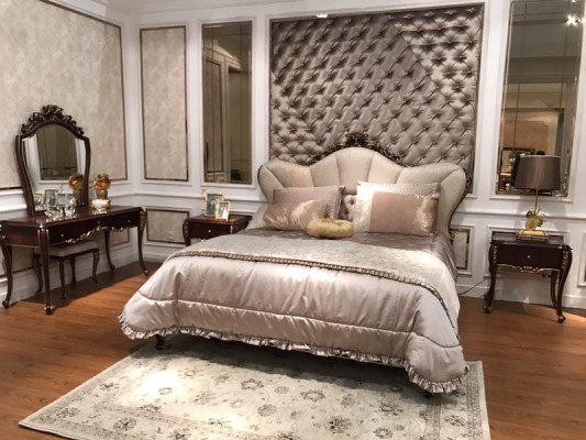 Opulently decorated 7-piece bedroom complete set