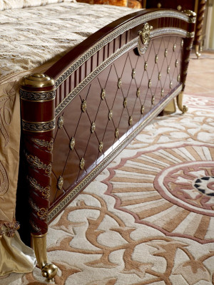 Luxurious 8-piece bedroom ensemble with baroque decorations