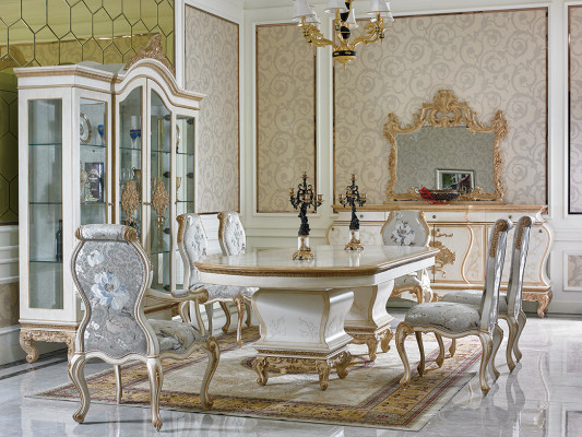 Classic s Dining table set with 8 chairs and luxurious carvings