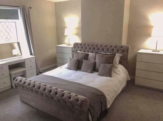 Chesterfield Hotel Double Leather Bed Bedroom Upholstery Luxury Beds 200x200cm