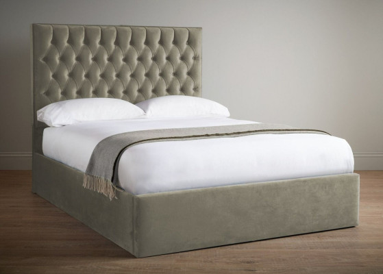 Tauper Chesterfield Double bed Designer Bedroom Beds