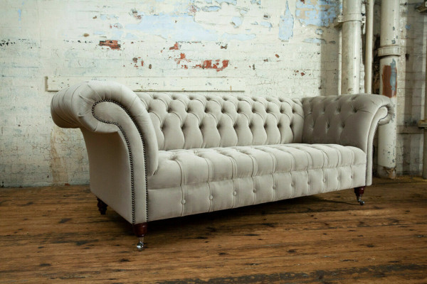 Stylish light gray Chesterfield three-seater luxury living room 3-seater