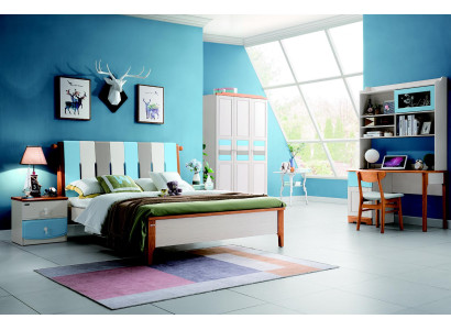 Real Wood Bed Desk Wardrobe new 5 pieces. Complete Set Wood Bedroom