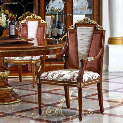Incomparable dining table with carved table frame and 4 chairs
