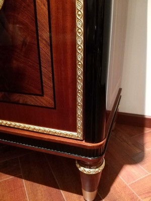 Elegant Design Console Wood Sideboard Mirror Sideboard Wardrobe 2-piece. Console table
