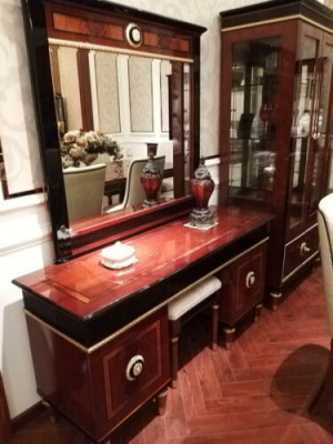 Elegant polished dressing table with mirror in Classic n Baroque-Rococo style