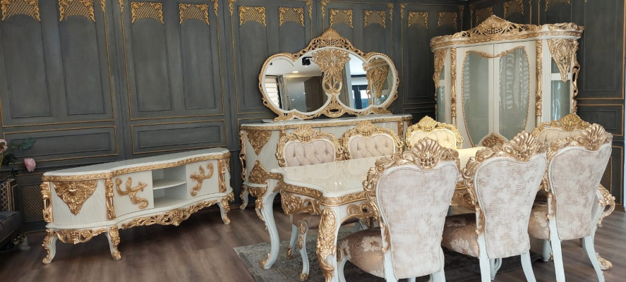 Magnificent Dining room furniture -Complete set with plenty of decorative elements