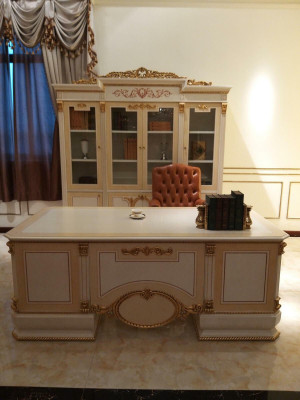 Elegant design antique style office desk banker Walstreet desks