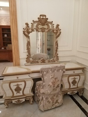 Decorative r Dressing table with Mirror in Baroque style for the Bedroom