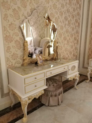 Luxurious Classic r Dressing table with Mirror and Stool