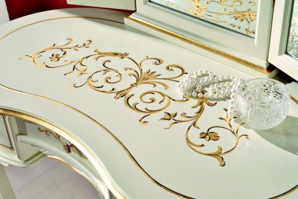 Dining table 6 Chairs Display case Chest of drawers Mirror Complete's Dining room Suite 10pcs