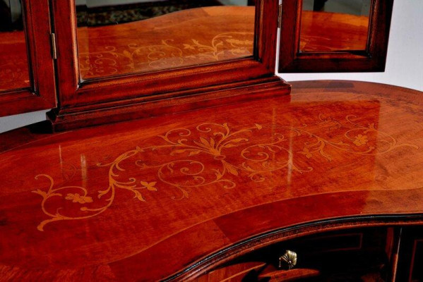 Dining table 2 Chairs Display case Chest of drawers Mirror Complete's Dining room Suite 6pcs new