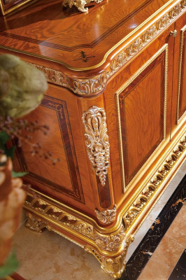 Classic r Dressing table with handmade decorations and Mirror